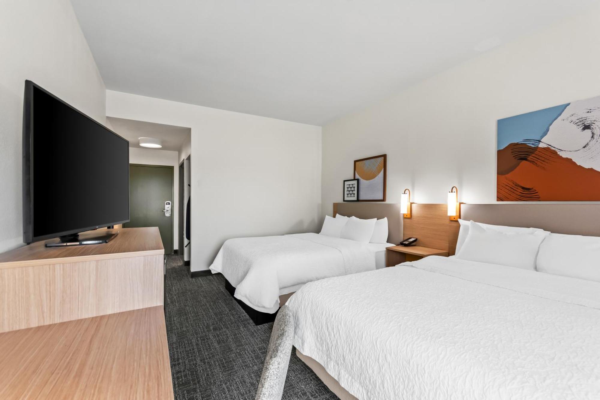 Queen Room with Two Queen Beds - Hearing Access
